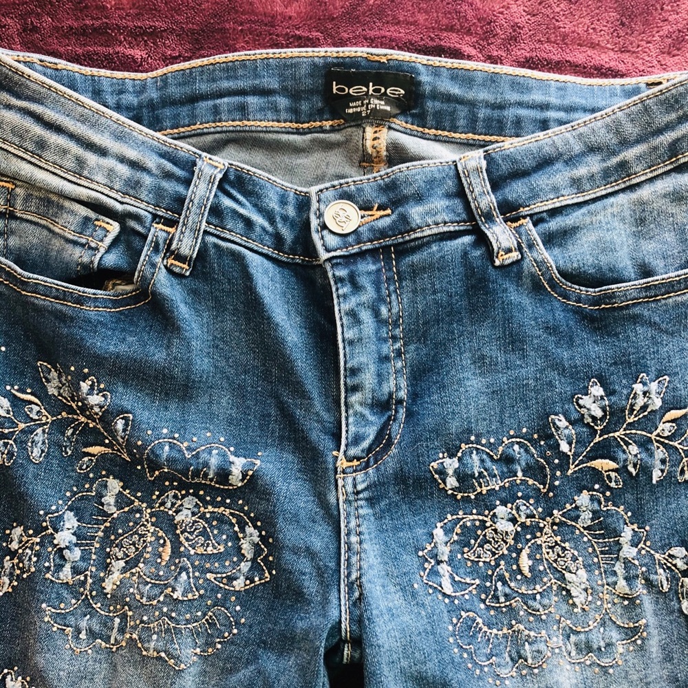 BEBE EMBELLISHED SKINNY JEANS SUPER CUTE!!!!